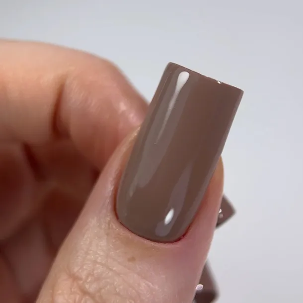 Гель-лак кольоровий Divia Nude Story NS080 Mocha Moment (сіро-коричневий) Di1233, 8 мл - Фото 3