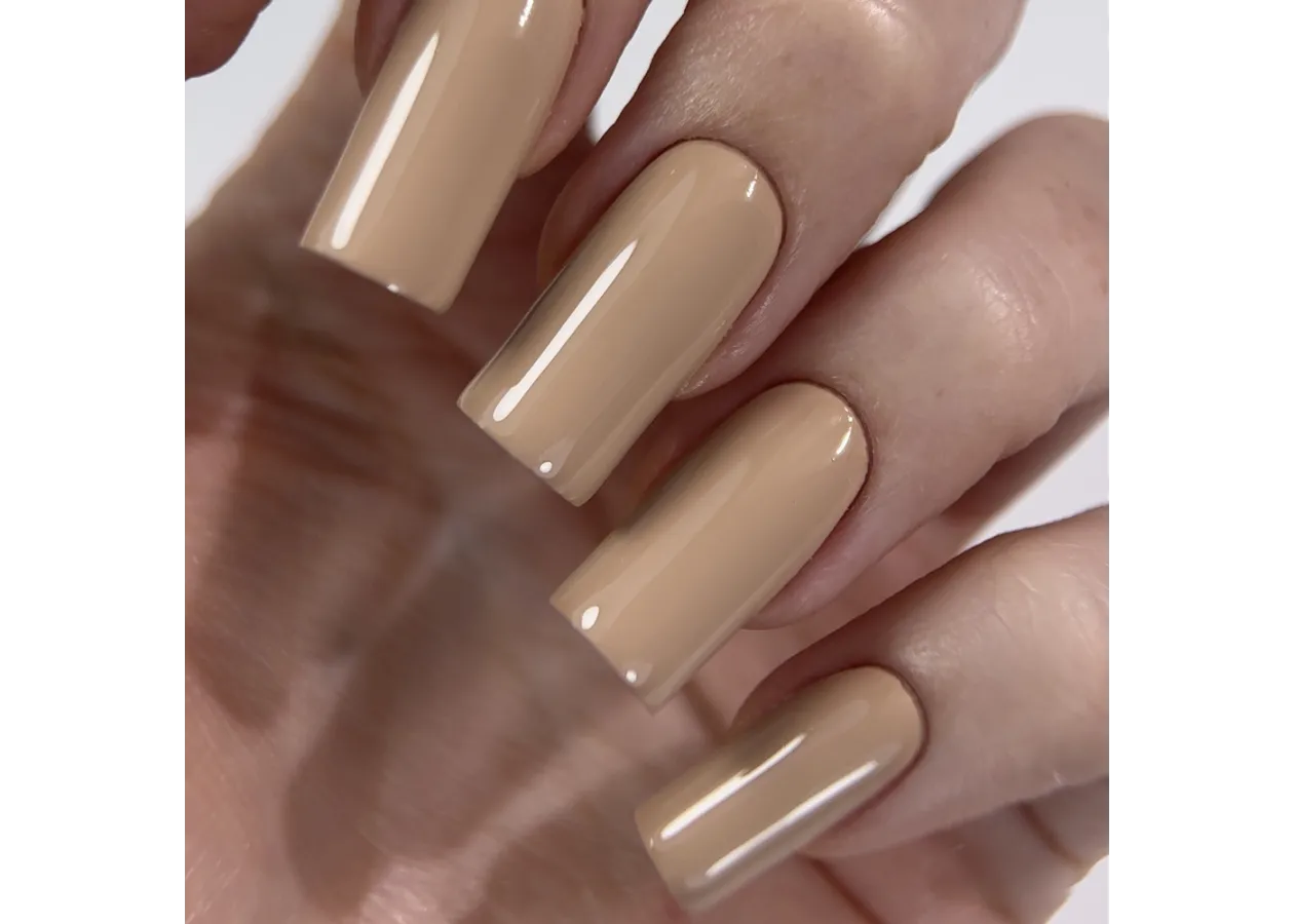 Гель-лак кольоровий Divia Nude Story NS050 Cappuccino Bambino (карамельно-бежевий) Di1233, 8 мл - Фото 2